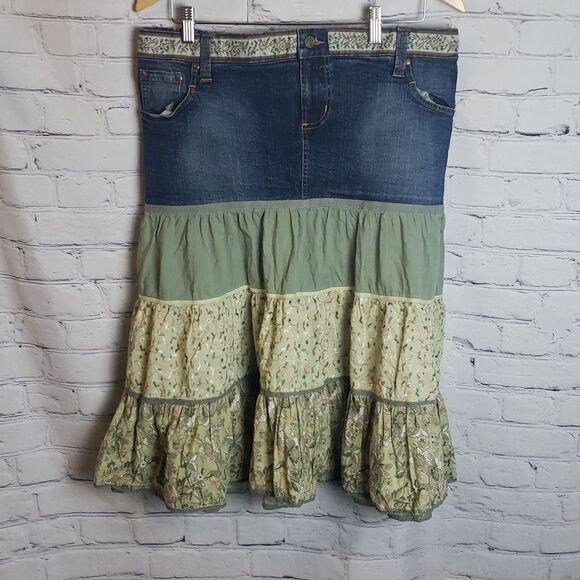 Motherhood Maternity Jean Floral Green Skirt - Picture 1 of 8